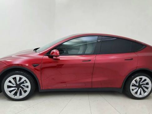 Used 2026 Tesla Model Y AWD image 3