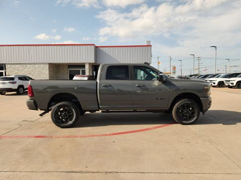 New 2026 RAM 2500 Laramie AWD/4WD image 8