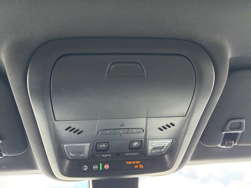 Used 2024 Chevrolet Equinox Premier FWD image 28