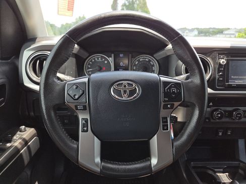 Used 2019 Toyota Tacoma SR5 RWD image 22