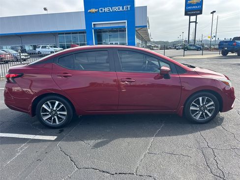 Used 2021 Nissan Versa SV image 5