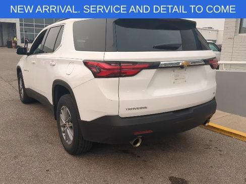 Used 2023 Chevrolet Traverse LT FWD image 3