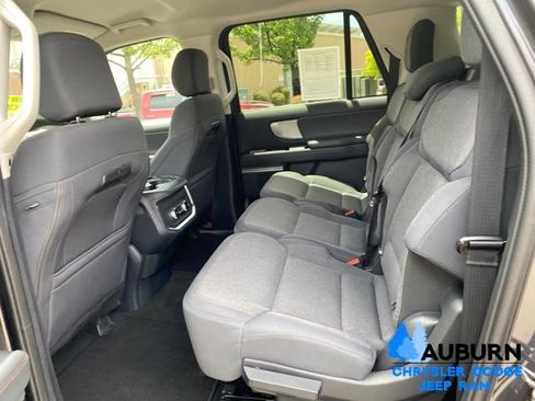 Used 2025 Ford Expedition Max Active AWD/4WD image 32