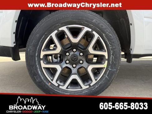 Used 2025 RAM 1500 Laramie image 8