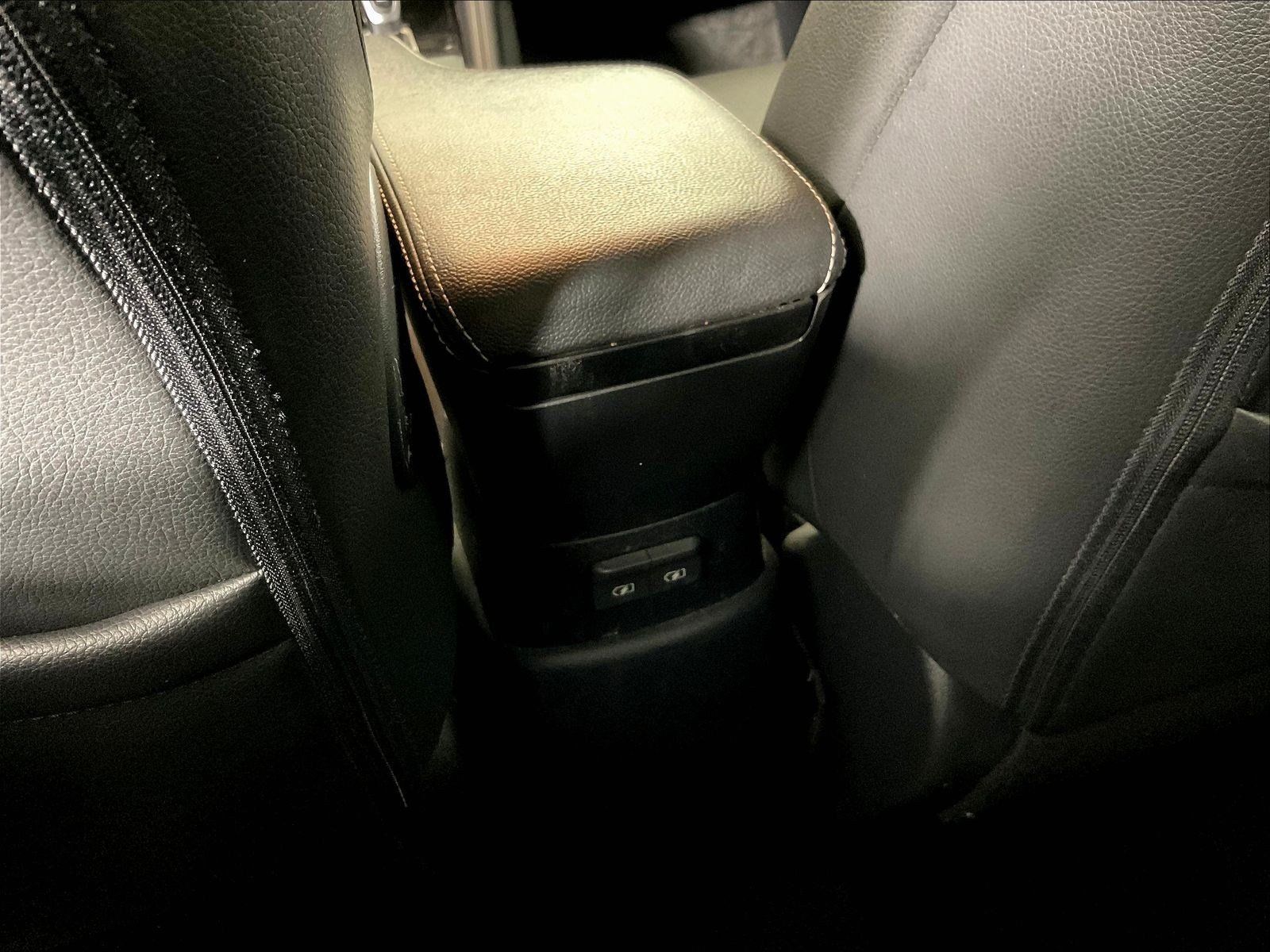 Used 2019 Nissan Kicks SR w/ SR Premium Package FWD image 10