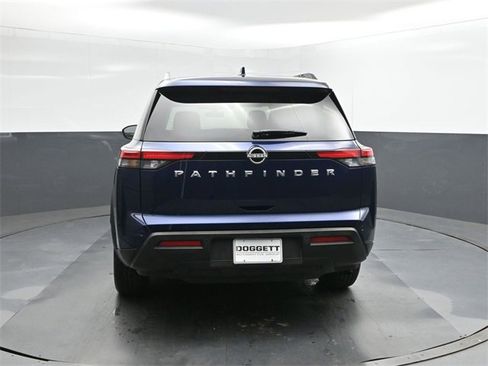 Used 2025 Nissan Pathfinder SV image 8