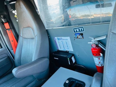 Used 2013 Chevrolet Express 2500 image 10