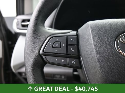 Used 2025 Toyota Sienna LE image 25