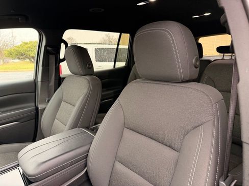 Used 2024 Chevrolet Traverse LT image 12