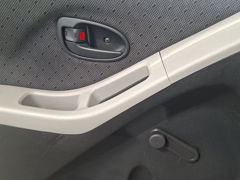 Used 2009 Toyota Yaris 2-Door Hatchback FWD image 15