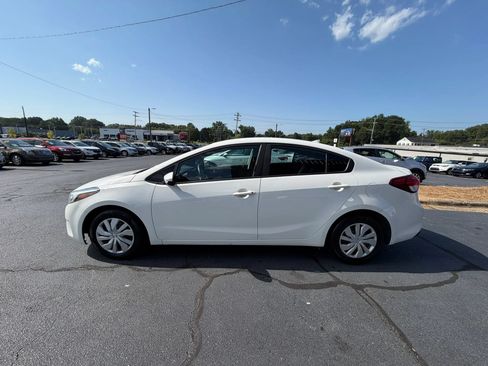 Used 2017 Kia Forte LX FWD image 4