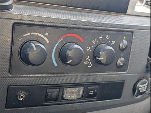 Used 2008 Dodge Ram 2500 Truck SLT w/ Popular Equipment Group image 10