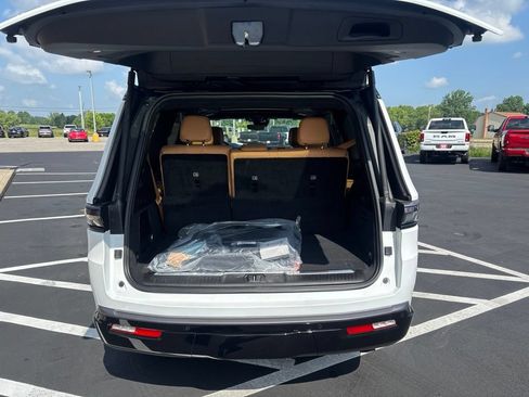 New 2026 Jeep Grand Wagoneer Summit AWD/4WD image 9