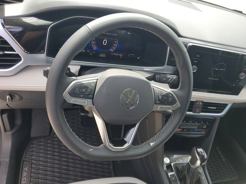 New 2025 Volkswagen Taos SE image 17