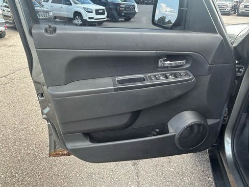 Used 2012 Jeep Liberty Sport AWD/4WD image 14