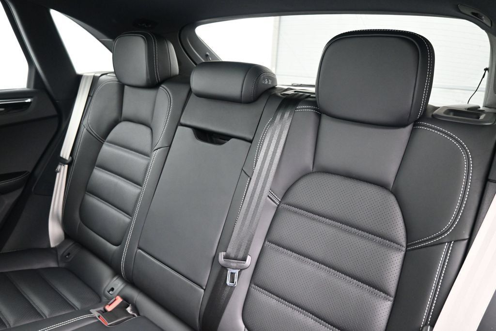 Certified 2026 Porsche Macan S AWD/4WD image 6