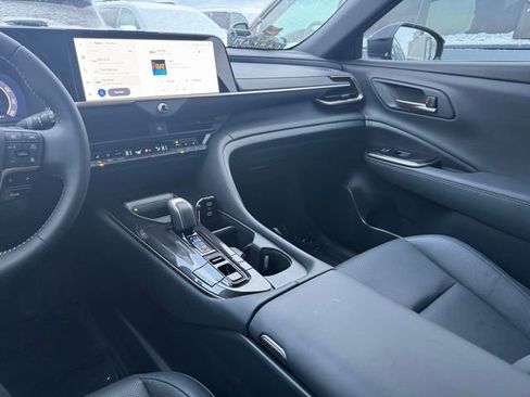 Used 2025 Toyota Crown Signia image 17