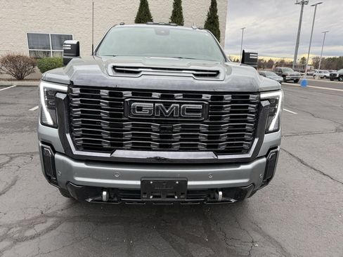 Used 2024 GMC Sierra 3500 Denali Ultimate image 2