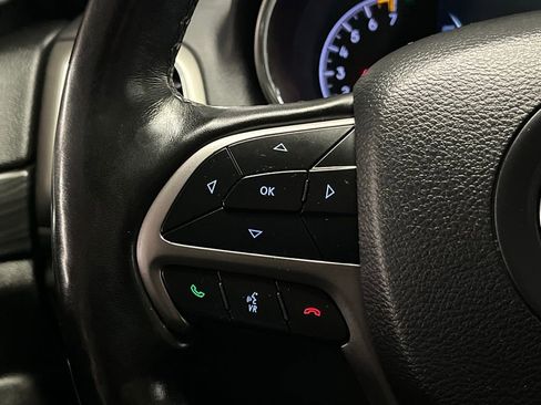 Used 2020 Jeep Grand Cherokee Altitude image 23