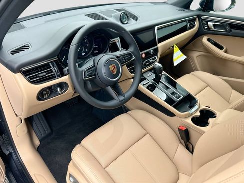 Used 2026 Porsche Macan AWD/4WD image 4