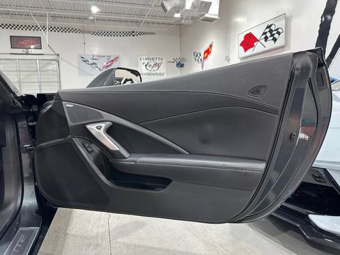 Used 2019 Chevrolet Corvette Stingray Coupe w/ 1LT RWD image 15