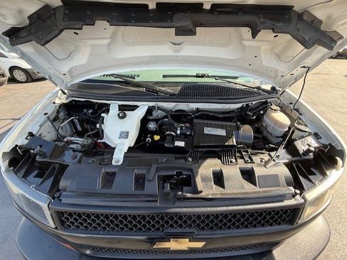 Used 2018 Chevrolet Express 2500 w/ Driver Convenience Package image 24