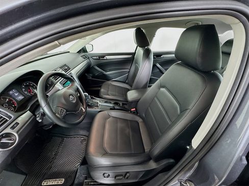 Used 2014 Volkswagen Passat 1.8T Wolfsburg Edition image 16