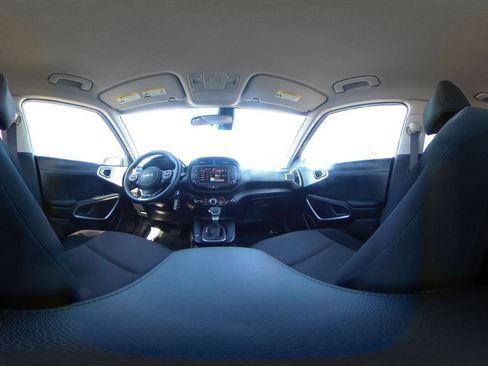 Used 2025 Kia Soul LX w/ LX Technology Package FWD image 42