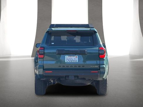 Used 2025 Toyota 4Runner TRD Off-Road Premium AWD/4WD image 5