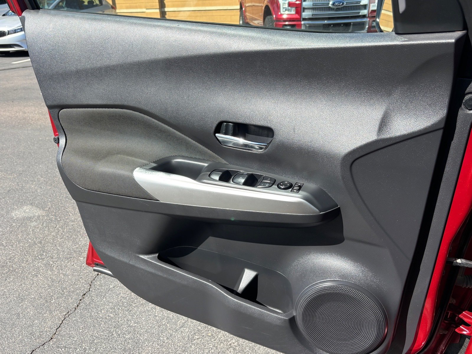 Used 2019 Nissan Kicks SV FWD image 11