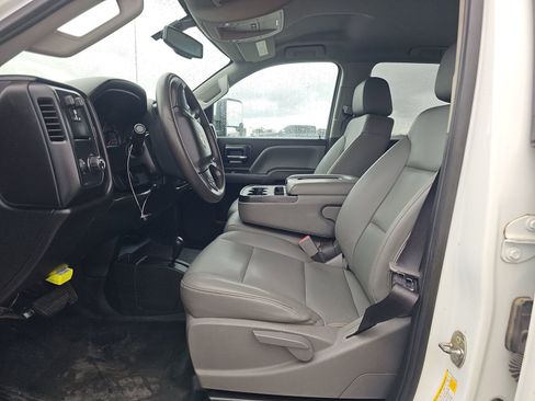 Used 2019 Chevrolet Silverado 2500 W/T w/ WT Convenience Package image 8