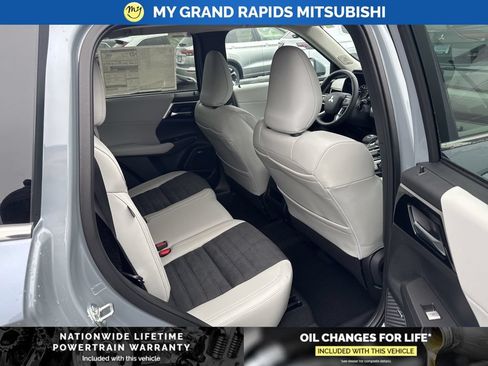 New 2026 Mitsubishi Outlander SE AWD/4WD image 14