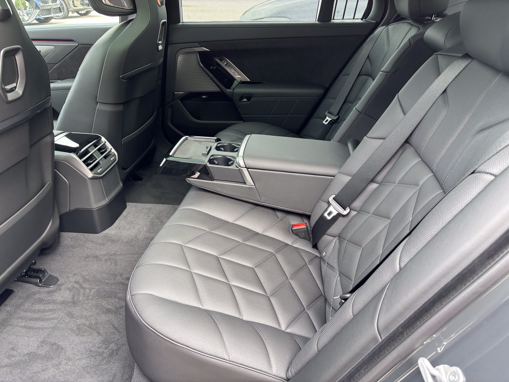 New 2027 BMW 740i xDrive w/ Executive Package AWD/4WD image 40