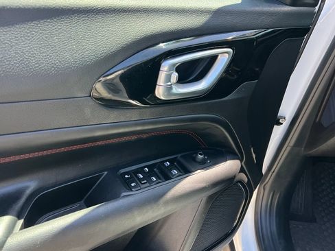 Certified 2025 Jeep Compass Trailhawk AWD/4WD image 23
