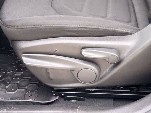 Used 2020 Jeep Renegade Latitude FWD image 31