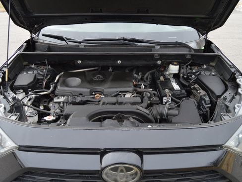 Used 2020 Toyota RAV4 LE image 16