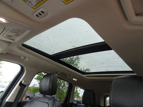 Used 2018 Ford Escape Titanium AWD/4WD image 13