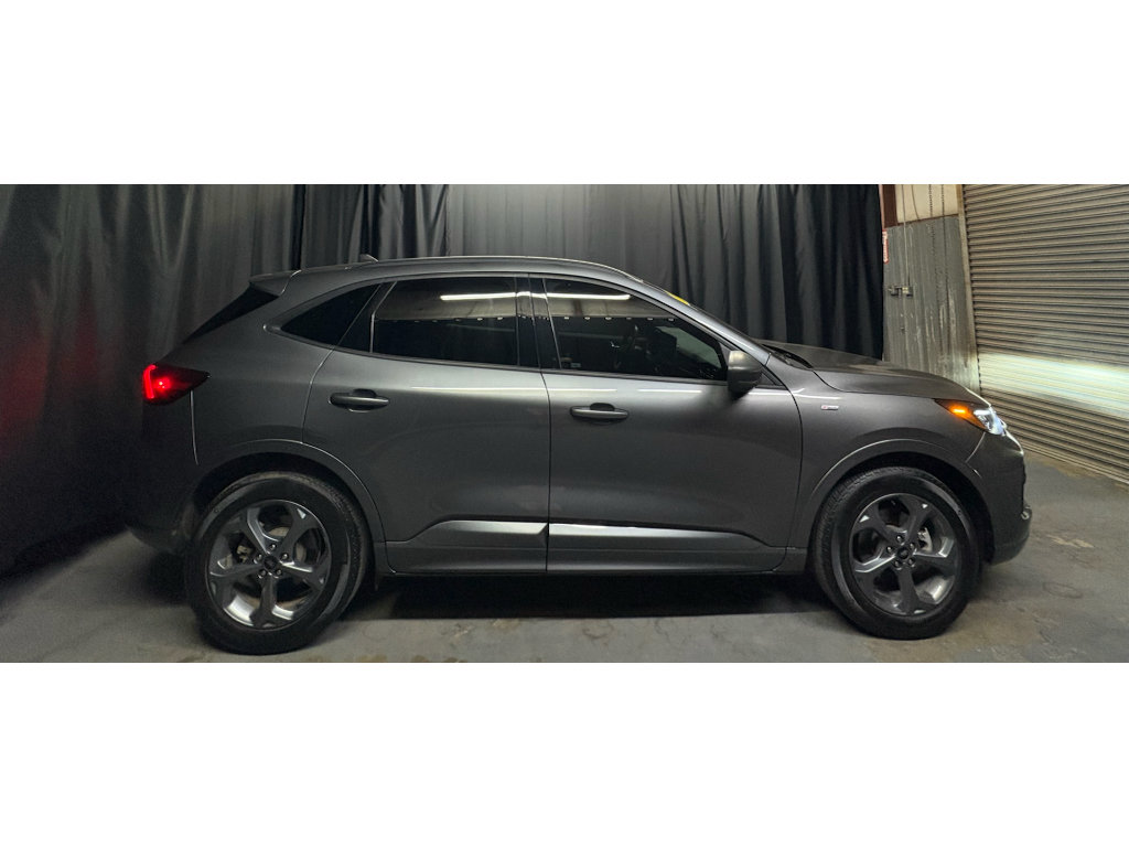 Used 2023 Ford Escape ST-Line w/ Tech Pack #1 AWD/4WD image 4