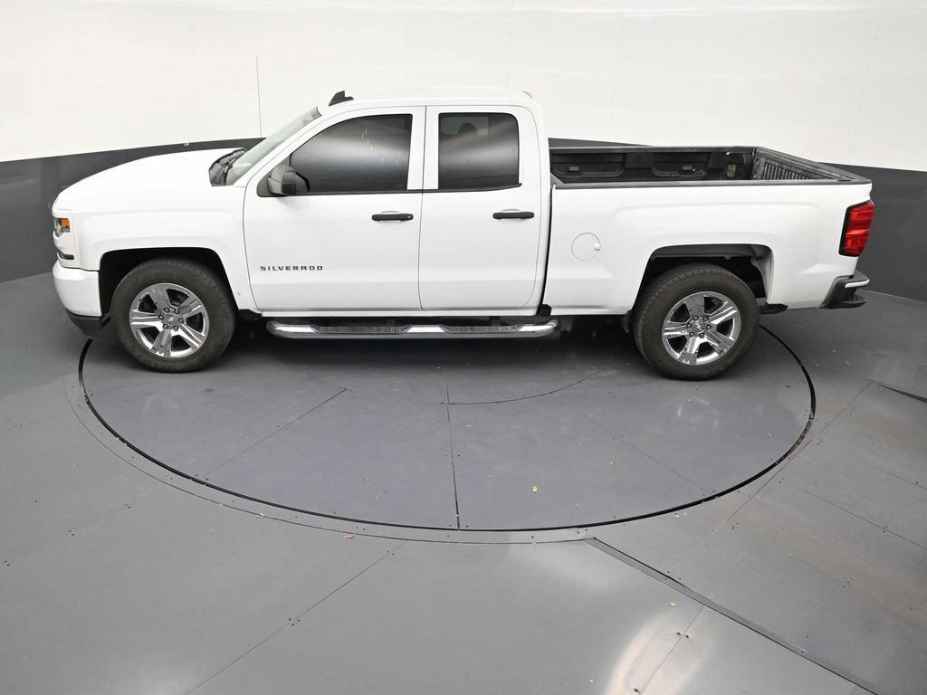 Used 2018 Chevrolet Silverado 1500 Custom w/ Custom Value Package RWD image 12