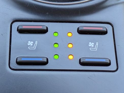 Used 2020 Toyota Camry XLE image 27