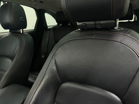 Used 2019 Jaguar F-PACE Prestige image 18