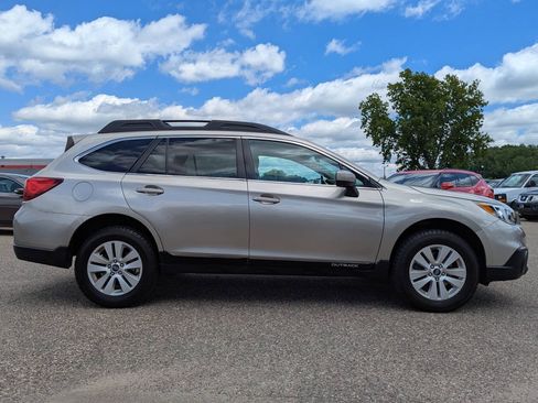 Used 2017 Subaru Outback 2.5i Premium AWD/4WD image 3