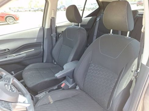 Used 2021 Nissan Kicks S FWD image 9