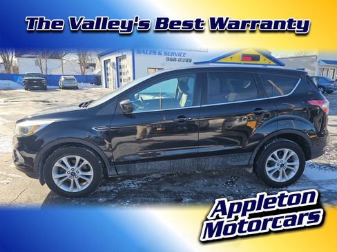 Used 2017 Ford Escape SE w/ SE Cold Weather Package image 1