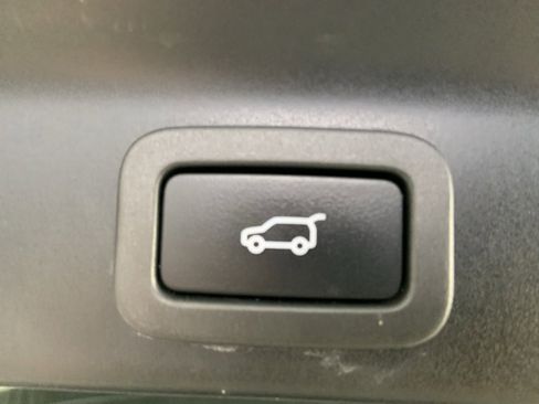 Used 2018 Jaguar F-PACE Premium image 9