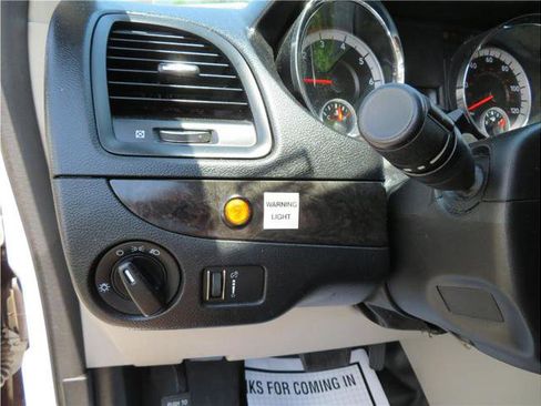 Used 2013 RAM C/V Tradesman image 8