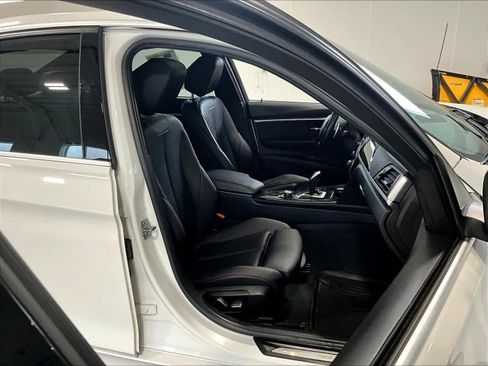 Used 2018 BMW 330i xDrive Sedan w/ Convenience Package image 11