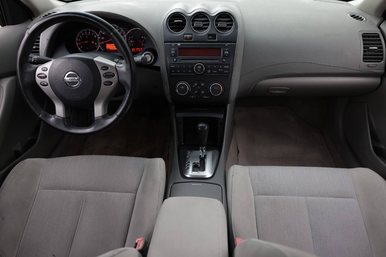 Used 2011 Nissan Altima 2.5 S w/ Convenience Pkg FWD image 2