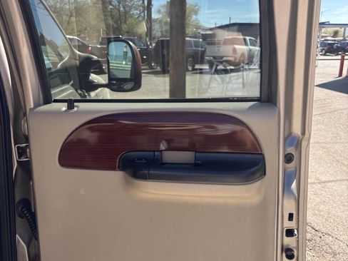 Used 2005 Ford F250 Lariat image 17