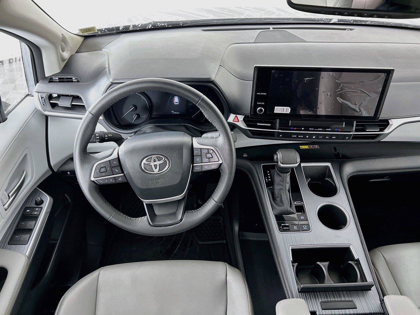 Used 2025 Toyota Sienna XLE w/ XLE Plus Package AWD/4WD image 23